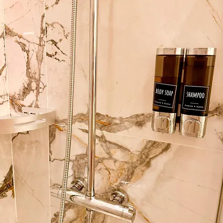 A&v Boutique Victoria 3*