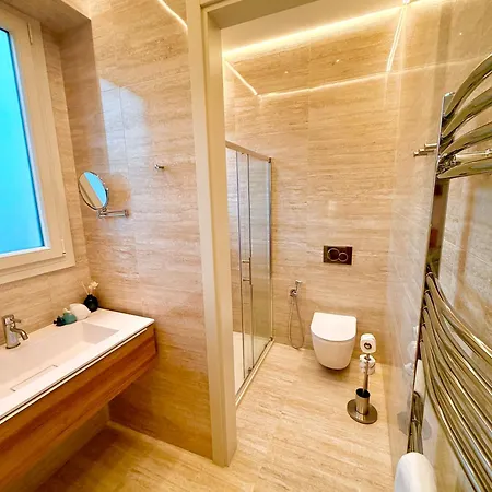 A&v Boutique Victoria 3*