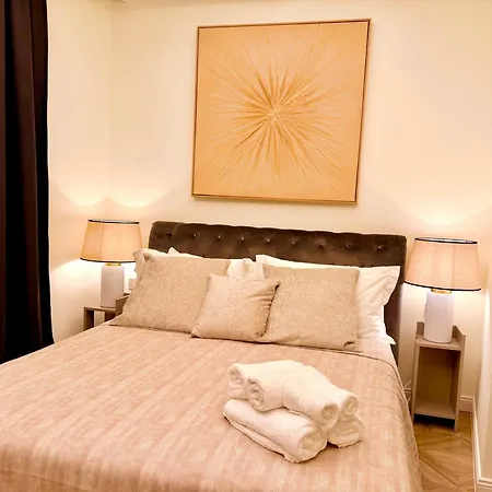 A&v Boutique Victoria 3* Viareggio